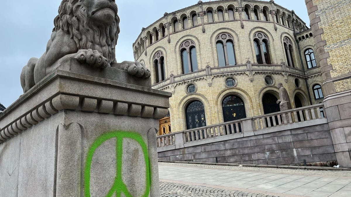 Hærverk med tagging på Stortinget, Slottet og Akershus festning