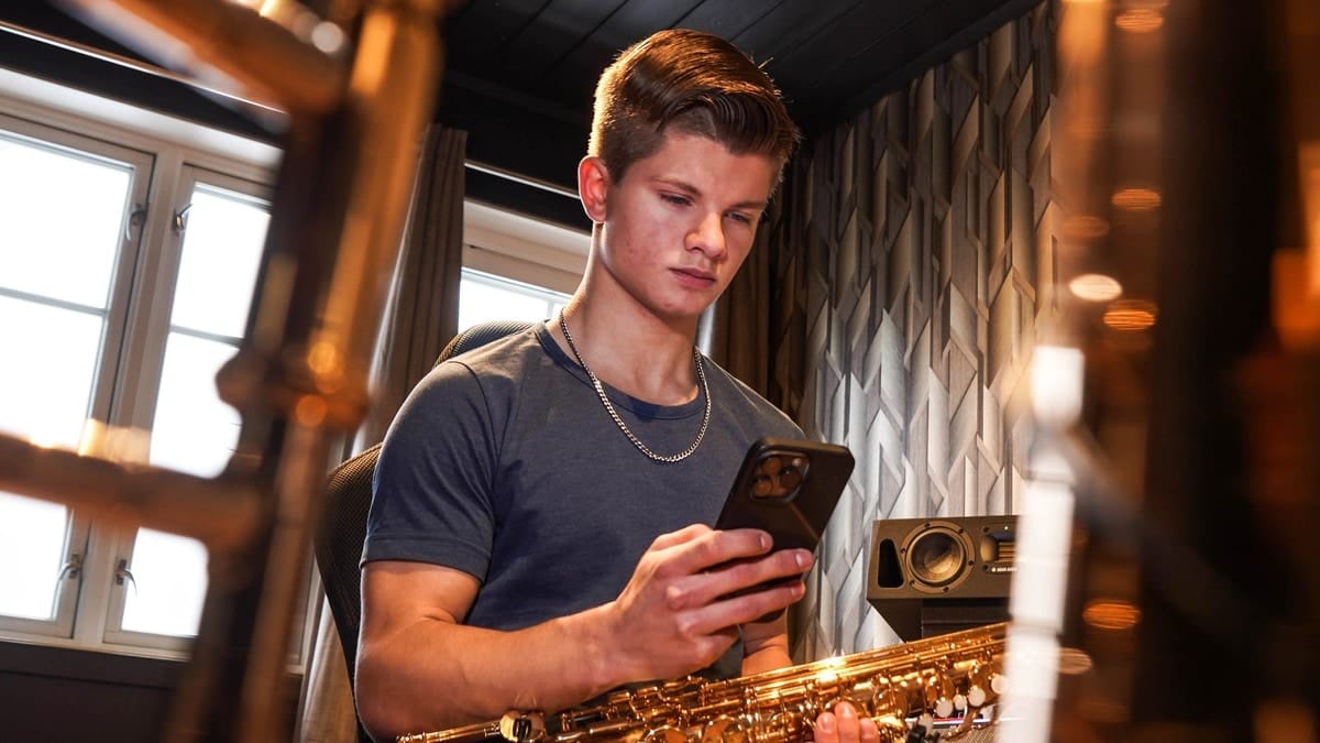 Tinius (16) kuttet TikTok-bruk ble lykkeligere