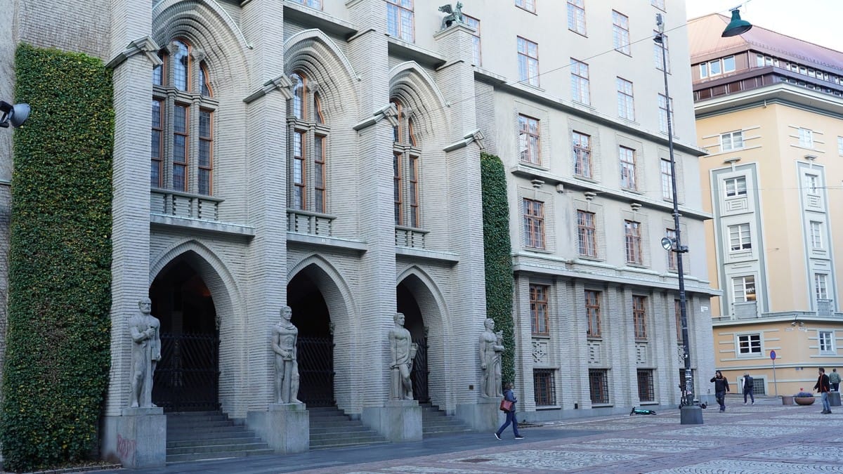 Idrettstrenar i Vestland tiltalt for seksuelle overgrep mot seks jenter